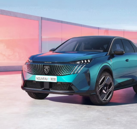 Nuovo veicolo Peugeot 3008 disponibile in abbonamento per i professionisti